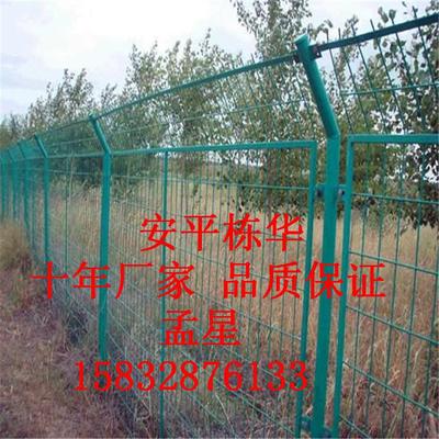 安平縣棟華五金絲網制品廠 綠色帶彎框架護欄網——十年匠心，守護每一寸沃土與產業邊界