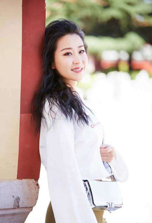苗圃 嫁大19歲陳義紅，生一對(duì)龍鳳胎，45歲被丈夫?qū)櫝蓪?>
</a>
<div   id=